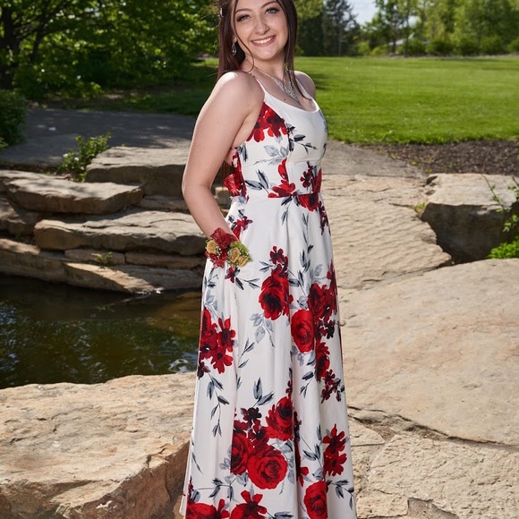 Prom dress from Macy’s brand new only worn once. - Picture 3 of 3